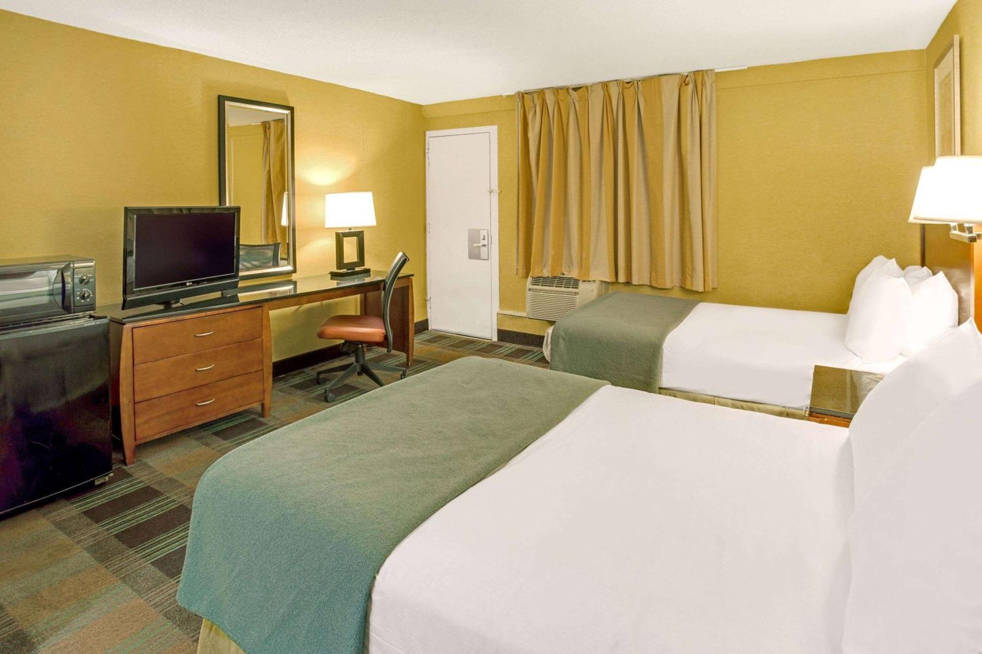 Travelodge By Wyndham Silver Spring Εξωτερικό φωτογραφία